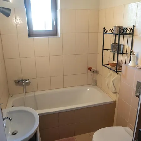 Rusztikus Nyaralohaz بيت للعطل *